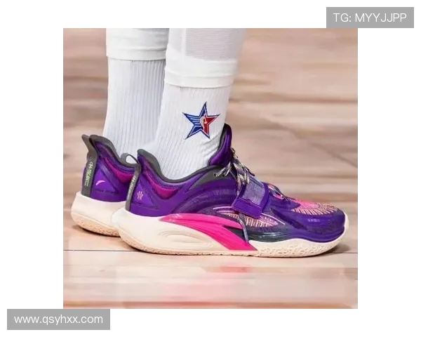 布朗穿个人品牌球鞋豪取30分3篮板4助攻4抢断展现全能表现